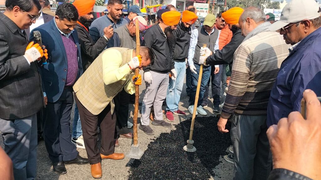 काशीपुर में नव निर्वाचित मेयर दीपक बाली ने किया विकास कार्यों का शुभारंभ 3 roadbali