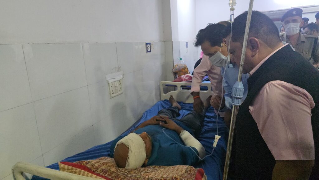 काशीपुर में दहला 'सूर्य फैक्ट्री': हाइड्रोजन सिलेंडर ब्लास्ट में 1 श्रमिक की दर्दनाक मौत, 10 घायल! CM धामी ने दिया उच्च उपचार का भरोसा, जांच के आदेश 3 WhatsApp Image 2025 07 10 at 16.05.52