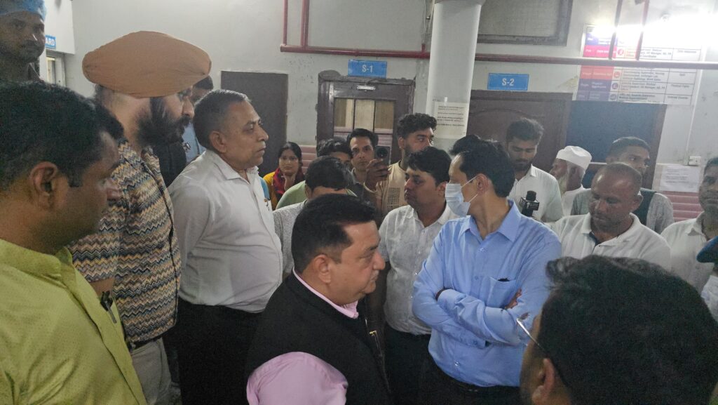 काशीपुर में दहला 'सूर्य फैक्ट्री': हाइड्रोजन सिलेंडर ब्लास्ट में 1 श्रमिक की दर्दनाक मौत, 10 घायल! CM धामी ने दिया उच्च उपचार का भरोसा, जांच के आदेश 2 WhatsApp Image 2025 07 10 at 16.05.53