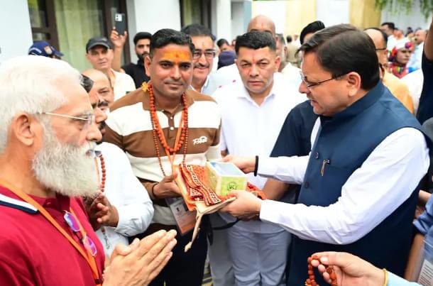 इतिहास रचते हुए कैलाश मानसरोवर यात्रा का पहला दल निकला! CM धामी ने टनकपुर से दी हरी झंडी, पीएम मोदी के 'विजन' से अब घंटों में शिव के दर्शन 2 aadi kelh yatra 2