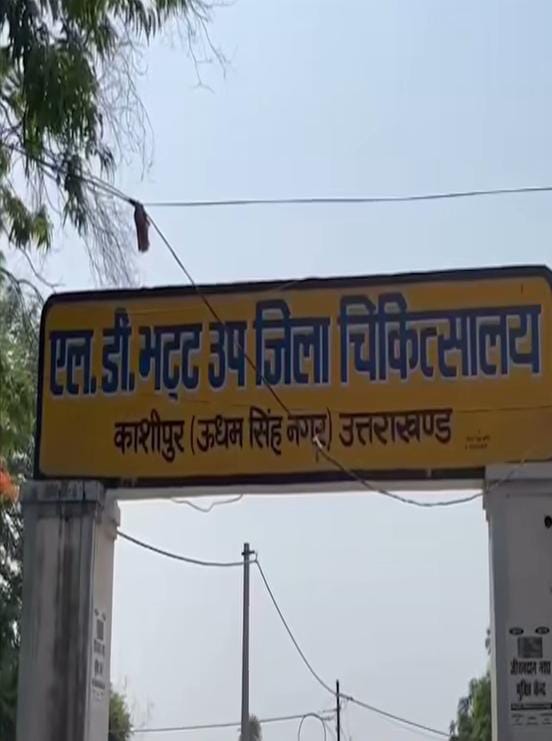 काशीपुर में भीषण हादसा: आरओबी के नीचे सो रहे खानाबदोश को तेज रफ्तार डंपर ने कुचला, मौके पर मौत; पत्नी घायल, चालक फरार 2 rob full ke niche isthit logo me se ek yuvak mouth ke ghat thamper ne kuchla