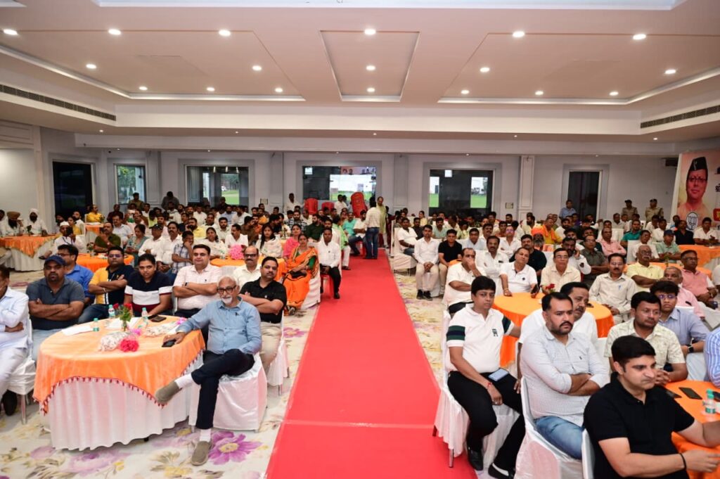 सीएम धामी ने काशीपुर में प्रबुद्धजनों से किया संवाद, 'विकसित उत्तराखंड' का रोडमैप पेश 3 WhatsApp Image 2025 09 08 at 21.50.01