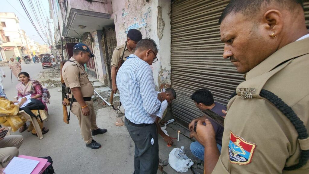 डीएम के आदेश पर काशीपुर में मेडिकल स्टोरों पर बड़ी छापेमारी, 7 लाइसेंस रद्द करने की संस्तुति 4 WhatsApp Image 2025 09 24 at 18.36.02