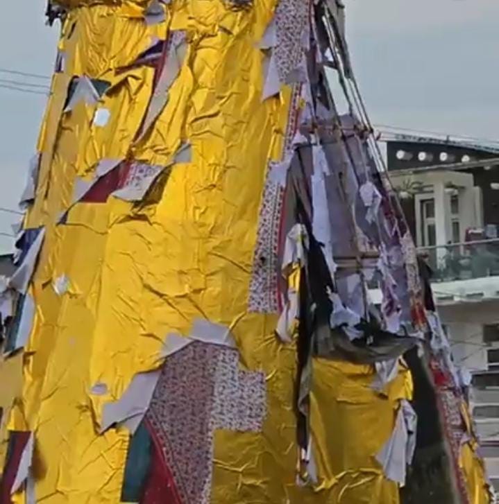 काशीपुर में रावण दहन से पहले बारिश में भीगकर तहस-नहस हुआ रावण और मेघनाद का पुतला | आखिर कैसे होगा रावण दहन? 3 WhatsApp Image 2025 10 02 at 14.52.30