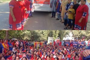 रुद्रपुर, 16 अक्टूबर 2025 (समय बोल रहा ) – अपनी लंबित और जायज मांगों को लेकर आंगनवाड़ी कार्यकर्ताओं ने आज जिलाधिकारी (DM) कार्यालय पर जोरदार धरना-प्रदर्शन किया। उन्होंने जिलाधिकारी के माध्यम से शासन को एक ज्ञापन सौंपा, जिसमें उन्होंने अपनी 9 प्रमुख मांगों को तत्काल पूरा करने का आग्रह किया। कार्यकर्ताओं ने कहा कि उनकी मांगों को बार-बार अवगत कराए जाने के बावजूद कोई कार्रवाई नहीं हो रही है, जिससे उन्हें सड़कों पर उतरने के लिए मजबूर होना पड़ा। कार्यकर्ताओं की प्रमुख 9 मांगें: विरोध प्रदर्शन के दौरान आंगनवाड़ी कार्यकर्ताओं ने अपनी निम्नलिखित प्रमुख मांगों को प्रमुखता से उठाया: मानदेय वृद्धि: आंगनवाड़ी कार्यकर्ताओं का मानदेय अन्य राज्यों (जैसे हरियाणा, मध्यप्रदेश, दिल्ली, हिमाचल प्रदेश) के समान करते हुए ₹26,000 प्रतिमाह घोषित किया जाए। राज्य कर्मचारी का दर्जा: आंगनवाड़ी कार्यकर्ताओं को राज्य कर्मचारी घोषित किया जाए। भत्तों की घोषणा: स्टेशनरी और आने-जाने के भत्ते (ट्रांसपोर्ट अलाउंस) की तत्काल घोषणा की जाए। फैस कैप्पर में राहत: 'फैस कैप्पर पंजीकरण' की प्रक्रिया को हटाकर केवल एक बार ही पंजीकरण की व्यवस्था लागू की जाए। हर माह फेस कैप्पर करने की अनिवार्यता समाप्त की जाए। पदोन्नति (प्रमोशन): आंगनवाड़ी प्रमोशन के रिक्त पदों पर अति शीघ्र भर्ती घोषित की जाए। मोबाइल रिचार्ज भत्ता: मोबाइल रिचार्ज के पैसे को बढ़ाकर घोषित किया जाए, जो वर्तमान महंगाई के अनुरूप हो। किराया भत्ता: दूध, केला, चिप्स, खजूर, महालक्ष्मी किट इत्यादि सामान के ढुलाई (परिवहन) के लिए प्रतिमाह ₹1000 किराया घोषित किया जाए। बोनस की घोषणा: राखी और दीपावली के शुभ अवसर पर बोनस घोषित किया जाए। THR वितरण बहाली: पूर्व की भांति माता समिति (Mother Committee) के माध्यम से T.H.R. (टेक होम राशन) एवं कुक्ड फूड वितरित करने की व्यवस्था पुनः घोषित की जाए। आंगनवाड़ी कार्यकर्ताओं ने चेतावनी दी कि यदि उनकी जायज मांगों को शीघ्र पूरा नहीं किया गया, तो वे अपने विरोध प्रदर्शन को और उग्र करेंगे। कम वेतन और उत्पीड़न के खिलाफ़ हल्ला बोल; सरकार से त्वरित समाधान की गुहार इस अवसर पर जिला अध्यक्ष वृंदा, उपाध्यक्ष एवं ब्लॉक अध्यक्ष निर्मला साहनी (जसपुर), संगिया चौधरी, प्रेमलता, मंजूवाला, बबीता पाल, अनीता और आदि सक्रिय कार्यकर्ती मौजूद थीं।