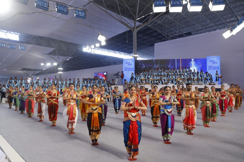 'आत्ममंथन' की दिव्य झलक बिखेरते हुए 78वें वार्षिक निरंकारी संत समागम का भव्य शुभारम्भ 2 WhatsApp Image 2025 11 01 at 08.48.40