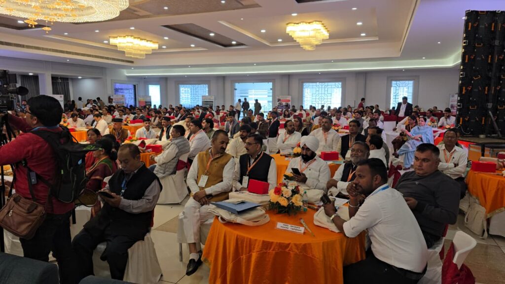 उत्तराखंड स्थापना दिवस: काशीपुर बना ऐतिहासिक दिन का साक्षी, CM धामी ने किया राज्य स्तरीय नगर निकाय सम्मेलन का शुभारंभ 3 WhatsApp Image 2025 11 04 at 11.29.11