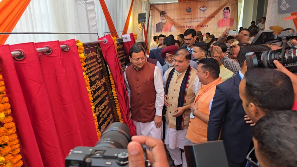 उत्तराखंड स्थापना दिवस: काशीपुर बना ऐतिहासिक दिन का साक्षी, CM धामी ने किया राज्य स्तरीय नगर निकाय सम्मेलन का शुभारंभ 2 WhatsApp Image 2025 11 04 at 11.29.14