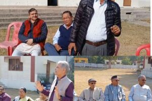 हल्द्वानी 10 दिसंबर 2025 (समय बोल रहा) गोलज्यू मंदिर निर्माण, विवाद समाधान और वित्तीय प्रबंधन को लेकर आयोजित महत्वपूर्ण बैठक में कई अहम प्रस्ताव पारित किए गए। बैठक पर्वतीय संस्कृति उत्थान मंच की है, जिसमें क्षेत्र के प्रमुख पदाधिकारी मौजूद रहे।इस बैठक में वरिष्ठ नागरिक कल्याण विभाग के राज्य मंत्री नवीन चन्द्र वर्मा भी उपस्थित रहे। उनकी उपस्थिति से बैठक को अतिरिक्त गंभीरता और दिशा मिली। ₹55,000 के व्यय को सर्वसम्मति से मंजूरी मंदिर से जुड़े निर्माण कार्यों के लिए पचपन हजार रुपये (₹55,000) की राशि व्यय करने का प्रस्ताव रखा गया, जिसे सभी सदस्यों ने सहमति दी। विवादित मंदिर ढांचे का पुनर्निर्माण केवल संस्था द्वारा अध्यक्ष खड़क सिंह बगड़वाल द्वारा प्रस्तुत प्रस्ताव के अनुसार: मंदिर परिसर में हर निर्माण कार्य केवल संस्था द्वारा ही किया जाएगा।किसी भी बाहरी व्यक्ति को अनुमति के बिना मंदिर परिसर में निर्माण करने की इजाज़त नहीं होगी।विवादित ढांचे का पुनर्निर्माण भी संस्था की निगरानी में होगा। कोई व्यक्ति अपनी धार्मिक भावना से कुछ योगदान देना चाहता है तो धनराशि सीधे संस्था को ही देनी होगी, स्वयं निर्माण नहीं करा सकता।बिना अनुमति कार्य करवाने को अवैध माना जाएगा और संस्था ऐसे व्यक्तियों के खिलाफ कानूनी कार्रवाई करेगी। संस्था ने यह भी स्पष्ट किया कि विवादित संरचना से जुड़े मामलों को आपसी सहमति से निपटाया जाएगा। न्यायालय में चल रहे मामले का खर्च संस्था उठाएगी | हेमा जान बनाम बलवंत सिंह चुफाल प्रकरण से संबंधित न्यायालयीय कार्यवाही का खर्च भी संस्था स्वयं वहन करेगी। संस्था का रुख—पारदर्शिता, अनुशासन और संरक्षा सर्वोपरि बैठक में स्पष्ट किया गया कि मंदिर परिसर में कोई भी कार्य संस्था की अनुमति के बिना नहीं होगा। सभी गतिविधियों का संचालन पारदर्शी व नियमों के अनुसार होगा।अंत में, सभी प्रस्तावों को देवेन्द्र सिंह (सचिव) द्वारा दर्ज किया गया।