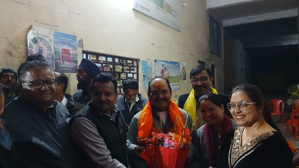 गढ़ीनेगी नगर पंचायत में आतिशबाज़ी व ढोल-नगाड़ों के साथ भाजपा जिला प्रभारी पुष्कर काला का जन्मदिन मनाया गया 2 WhatsApp Image 2025 12 14 at 20.09.49