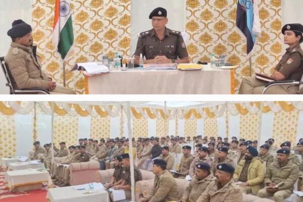 रुद्रपुर, 23 दिसंबर 2025 (समय बोल रहा) – ऊधमसिंह नगर के वरिष्ठ पुलिस अधीक्षक (SSP) मणिकांत मिश्रा ने आज पुलिस लाइन में मासिक अपराध समीक्षा बैठक आयोजित की। बैठक के दौरान एसएसपी ने जिले की कानून व्यवस्था का जायजा लिया और आगामी क्रिसमस व नववर्ष के जश्न को देखते हुए पुलिस अधिकारियों को हाई अलर्ट पर रहने के निर्देश दिए। इस अवसर पर उत्कृष्ट कार्य करने वाले 17 पुलिस अधिकारियों और कर्मचारियों को सम्मानित भी किया गया। क्रिसमस और नववर्ष के लिए सुरक्षा के कड़े निर्देश एसएसपी मणिकांत मिश्रा ने अधिकारियों को स्पष्ट निर्देश दिए कि क्रिसमस और नववर्ष के दौरान जनपद में शांति और कानून व्यवस्था हर हाल में बनी रहनी चाहिए। उन्होंने कहा: सघन चेकिंग अभियान: जिले के सभी सार्वजनिक स्थानों, होटलों और संदिग्ध ठिकानों पर पैनी नजर रखी जाए। कोहरे को लेकर सतर्कता: सर्दियों के मौसम में बढ़ते कोहरे के कारण होने वाली दुर्घटनाओं और चोरी की घटनाओं को रोकने के लिए रात्रि गश्त बढ़ाई जाए। नशा तस्करों पर नकेल: नशे के अवैध कारोबार और तस्करों के खिलाफ धरपकड़ अभियान में तेजी लाने के निर्देश दिए गए। 17 पुलिस अधिकारी और कर्मचारी हुए सम्मानित समीक्षा बैठक के दौरान एसएसपी ने जिले में विभिन्न आपराधिक मामलों के खुलासे और सराहनीय कार्य करने वाले 17 पुलिस अधिकारियों व कर्मचारियों को प्रशस्ति पत्र देकर सम्मानित किया। एसएसपी ने कहा कि इस सम्मान का उद्देश्य पुलिस बल का मनोबल बढ़ाना और उन्हें अपनी जिम्मेदारी के प्रति और अधिक उत्साहित करना है। लंबित विवेचनाओं के निस्तारण पर जोर अपराध समीक्षा के दौरान एसएसपी ने थानों में लंबित विवेचनाओं की स्थिति पर नाराजगी जताते हुए सभी विवेचकों को सख्त चेतावनी दी। उन्होंने निर्देश दिए कि: सभी लंबित मामलों का त्वरित और समयबद्ध निस्तारण किया जाए। विवेचना की गुणवत्ता से कोई समझौता न हो। वांछित अपराधियों और इनामियों की गिरफ्तारी के लिए विशेष टीमें गठित की जाएं। एसएसपी ने साफ किया कि कार्यों में ढिलाई बरतने वाले पुलिसकर्मियों के खिलाफ विभागीय कार्रवाई की जाएगी, जबकि अच्छा कार्य करने वालों को भविष्य में भी पुरस्कृत किया जाएगा। बैठक में जिले के सभी पुलिस उपाधीक्षक, थाना प्रभारी और शाखा प्रभारी उपस्थित रहे।