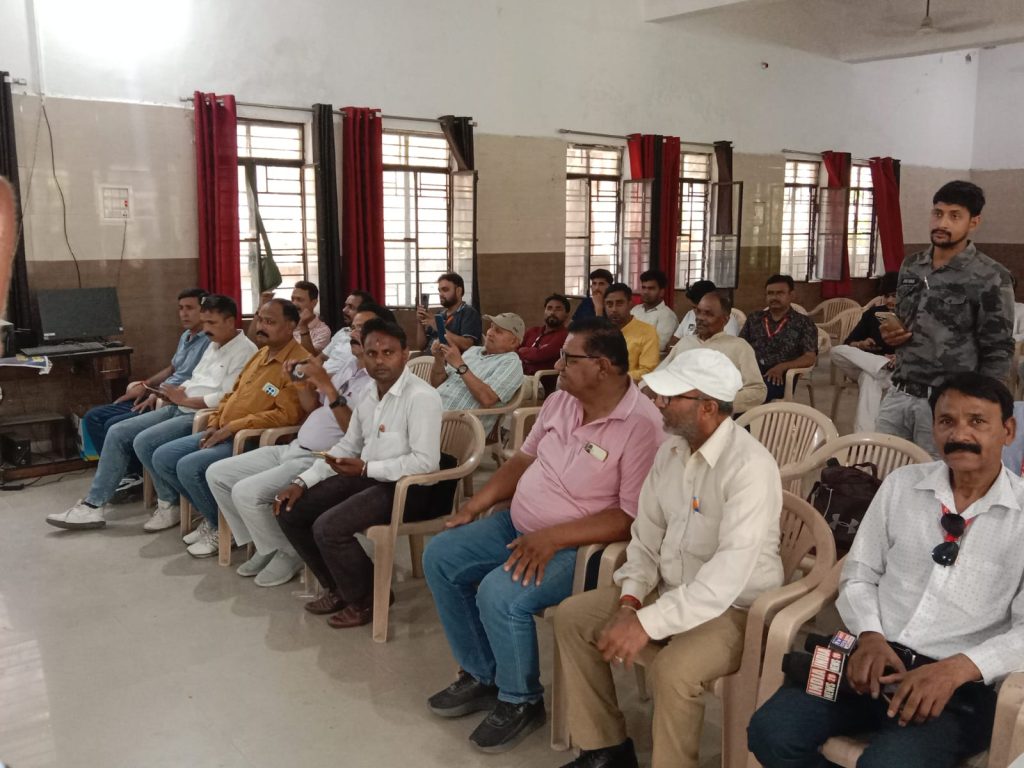 हिंदी पत्रकार दिवस पर ठाकुरद्वारा में भव्य पत्रकार सम्मान समारोह आयोजित 3 1000325288