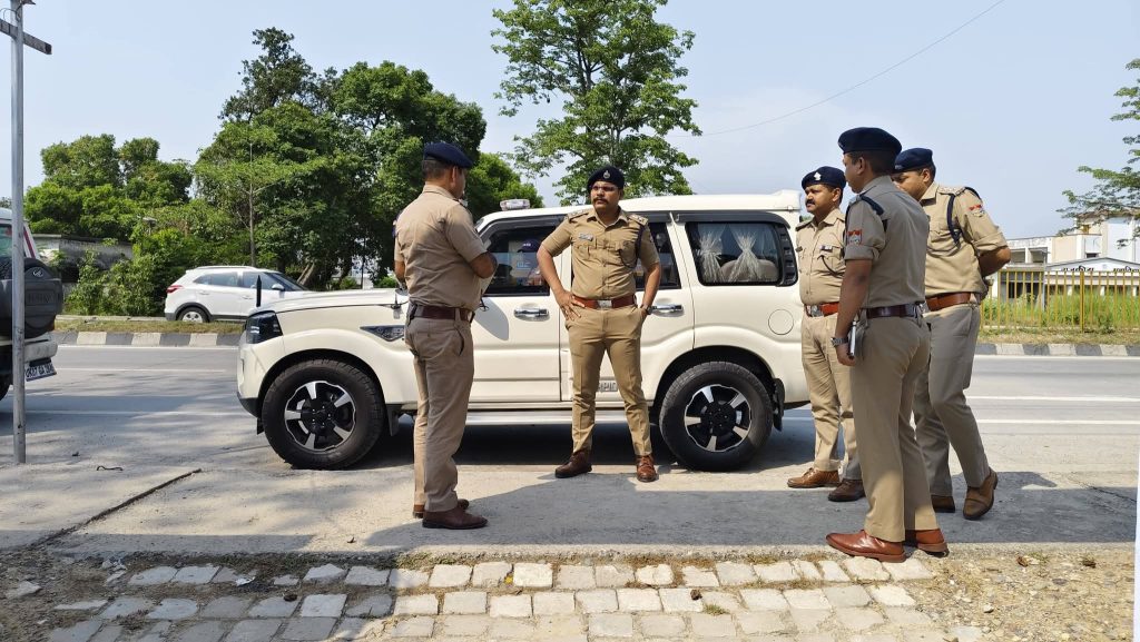 अचानक कुंडा कोतवाली पहुंचे एसएसपी अजय गणपति, किया औचक निरीक्षण; लंबित विवेचनाओं पर दिए सख्त निर्देश 3 1000326684