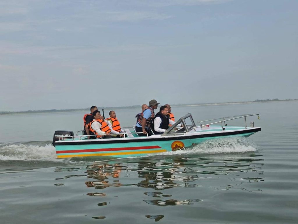गदरपुर पहुंचे मुख्यमंत्री धामी, विधायक अरविंद पांडे संग वाटर स्पोर्ट्स का लिया आनंद 3 1000338742