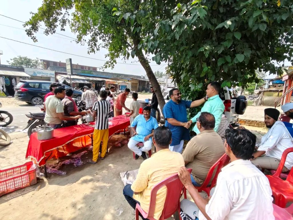 भगत सिंह कोश्यारी के 84वें जन्मदिवस पर कुंडा में शरबत वितरण, भाजपा कार्यकर्ताओं ने दी शुभकामनाएं 3 1000342244