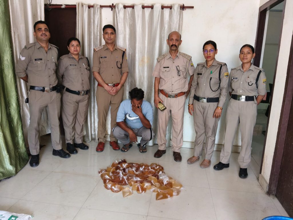 जसपुर के कलियावाला और गढ़ी हुसैन में आबकारी विभाग की बड़ी कार्रवाई, 115 लीटर अवैध कच्ची शराब बरामद 3 1000344509