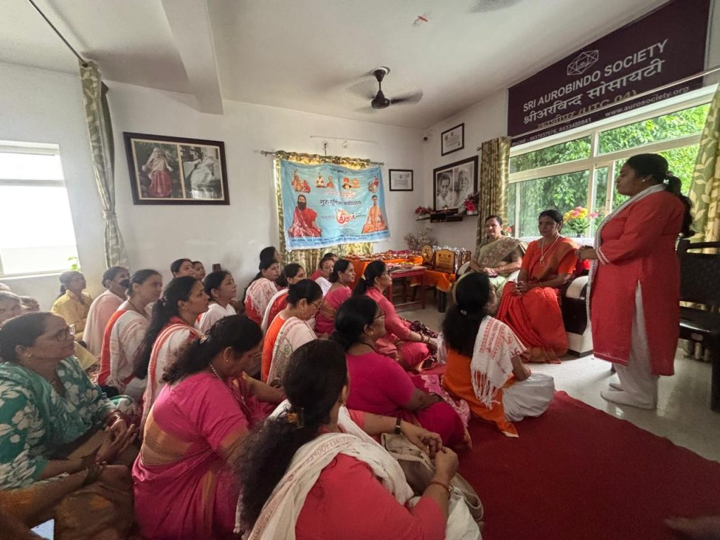 काशीपुर में श्रद्धा और भक्ति के साथ मनाया गया गुरु पूर्णिमा महोत्सव, योग साधकों ने किया शानदार प्रदर्शन 2 1000385635
