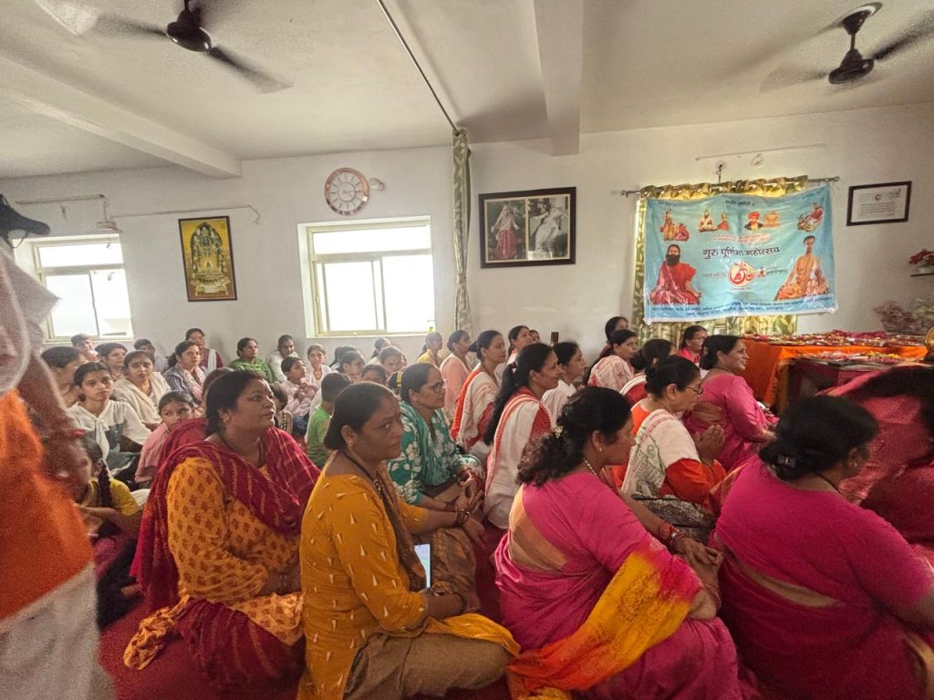 काशीपुर में श्रद्धा और भक्ति के साथ मनाया गया गुरु पूर्णिमा महोत्सव, योग साधकों ने किया शानदार प्रदर्शन 3 1000385636